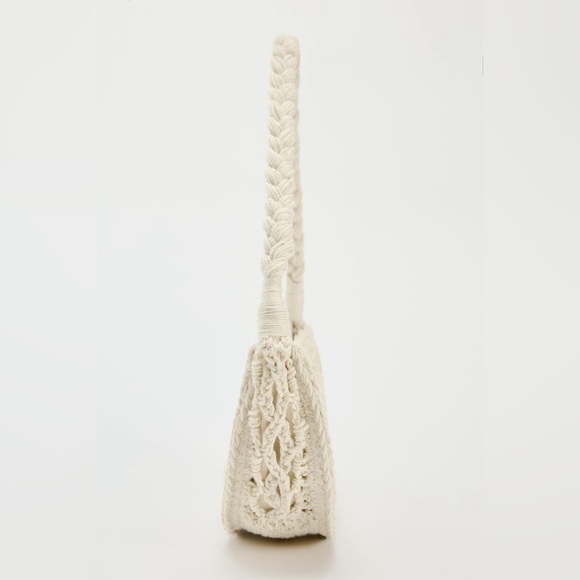 NWT. Zara Ecru Oval Macrame Bag with Flower. - Picture 3 of 8